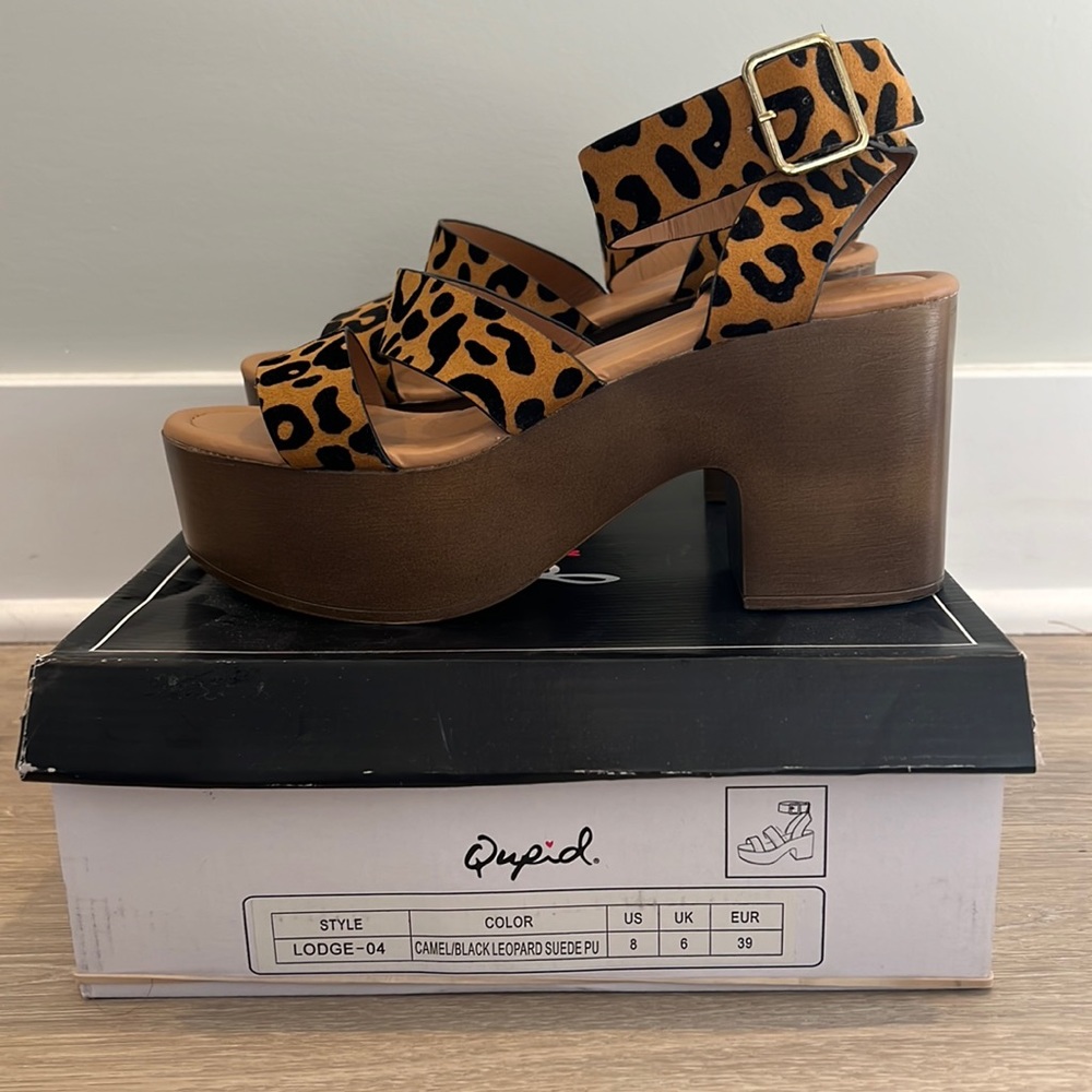 Qupid Leopard Camel/ Black Suede Platform Sandals 8